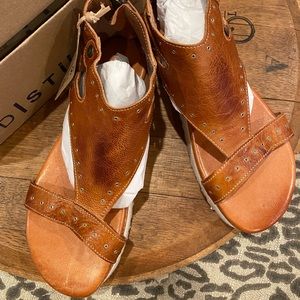 Bedstu Soni sandals NIB